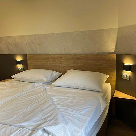 Hotel Roskar Птуй Екстериор снимка
