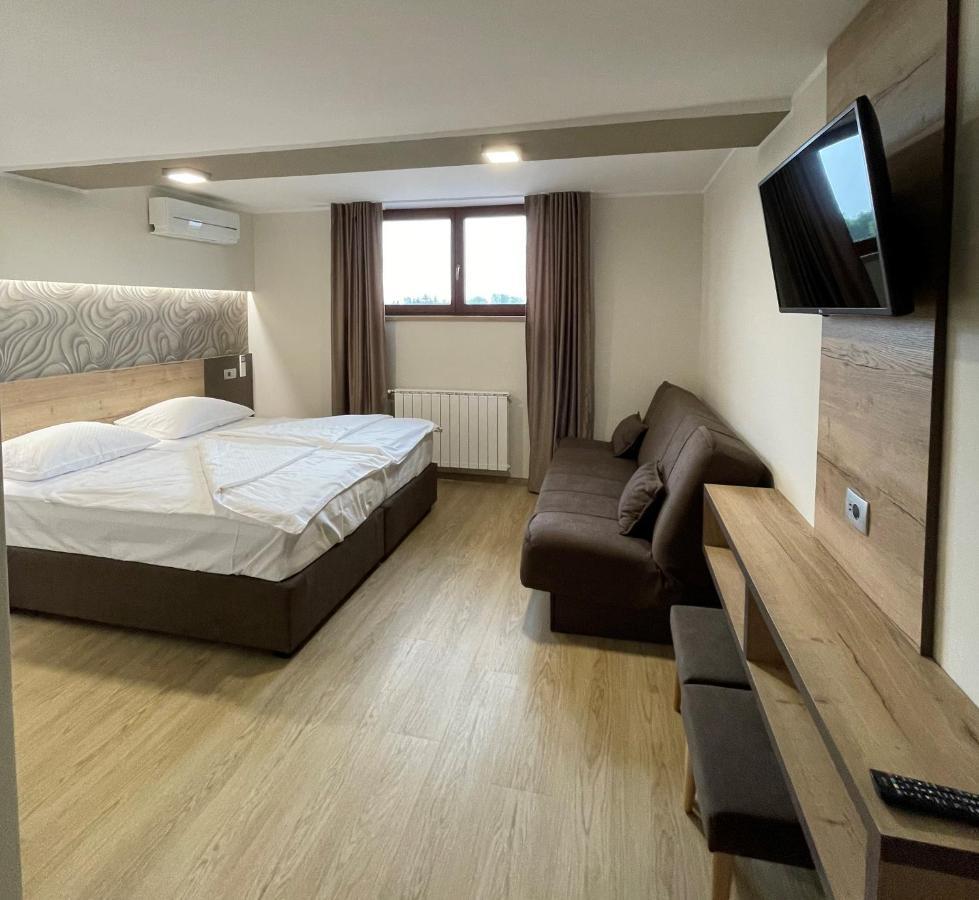 Hotel Roskar Птуй Екстериор снимка