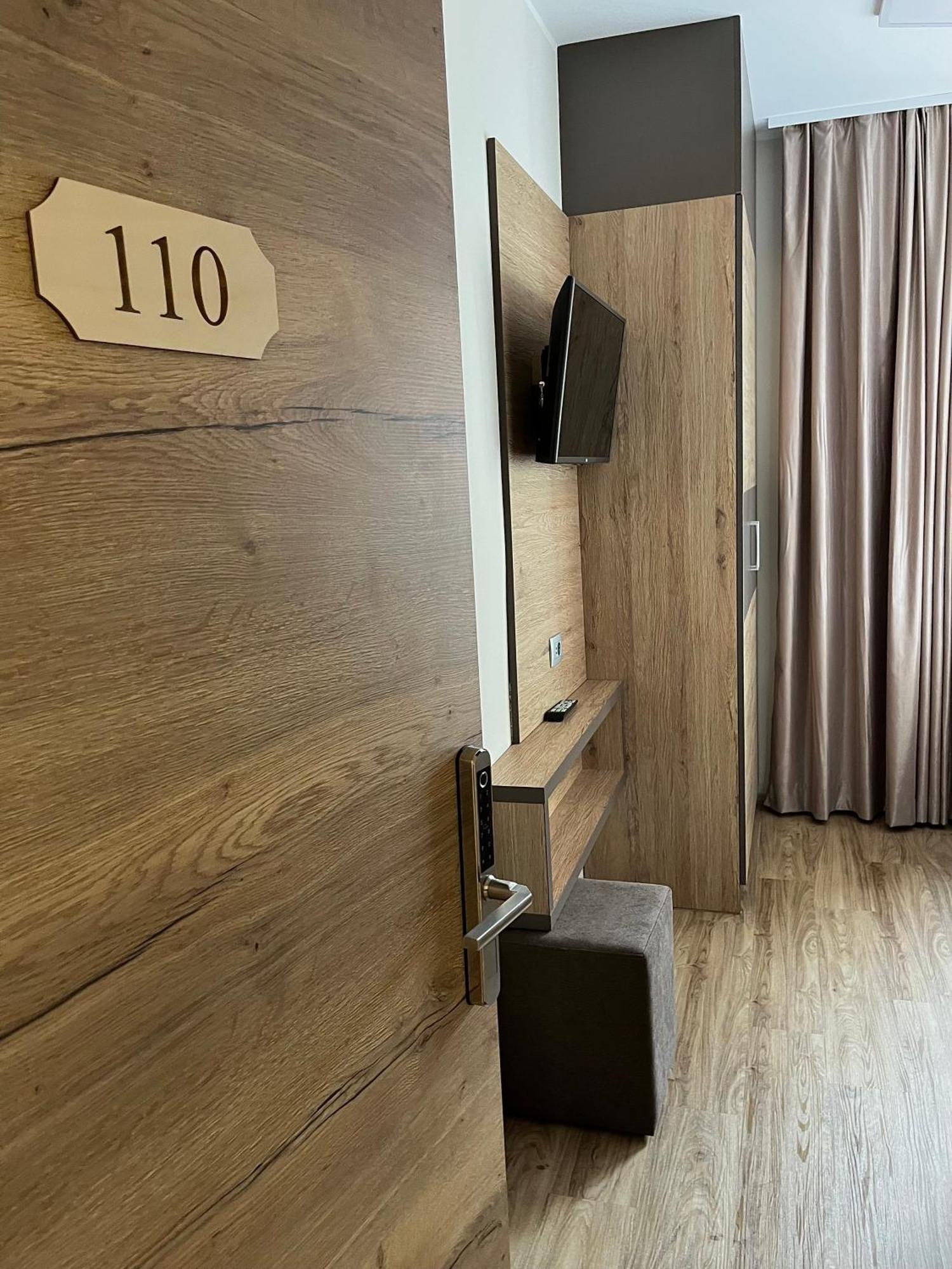 Hotel Roskar Птуй Екстериор снимка