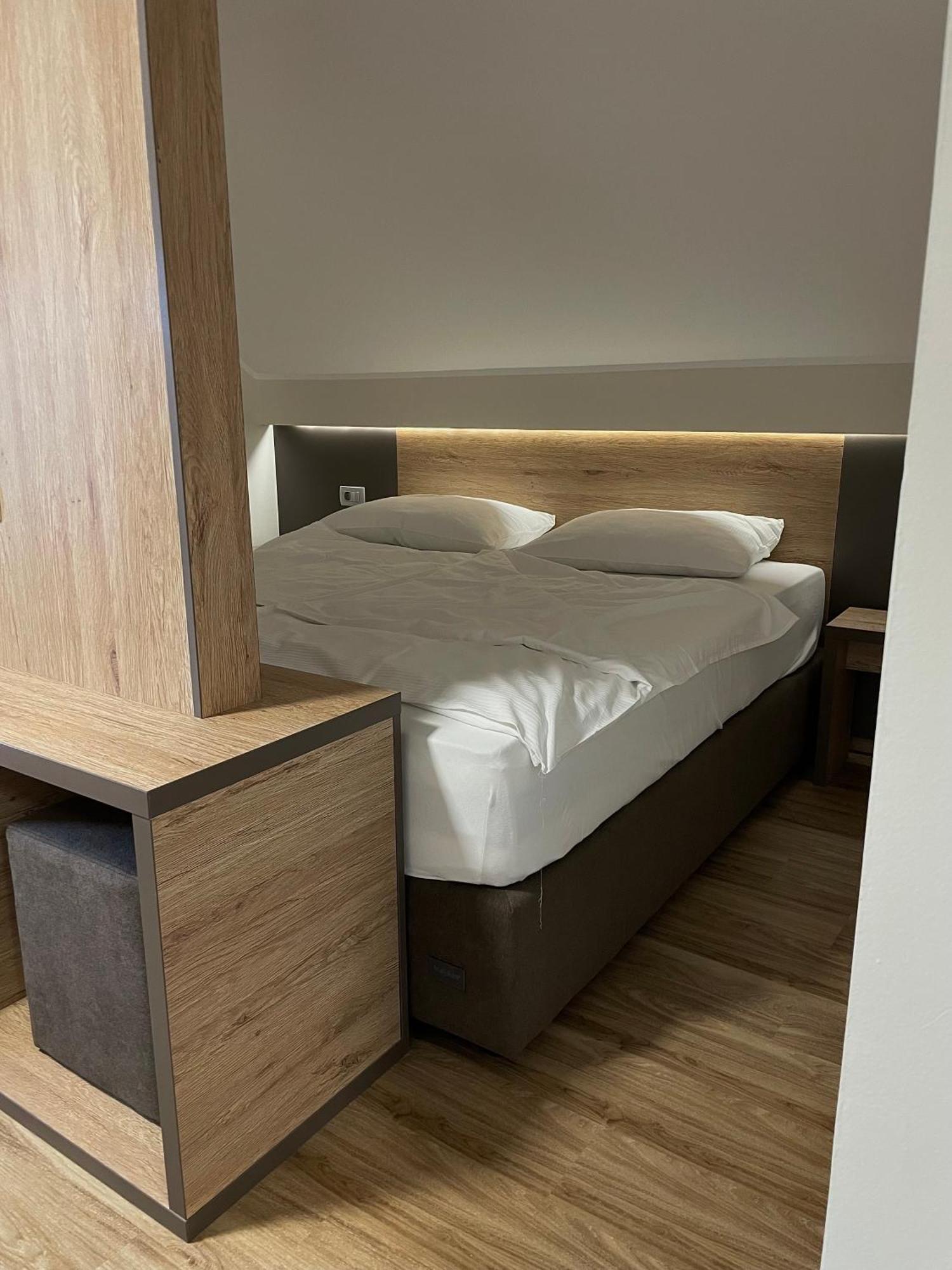 Hotel Roskar Птуй Екстериор снимка