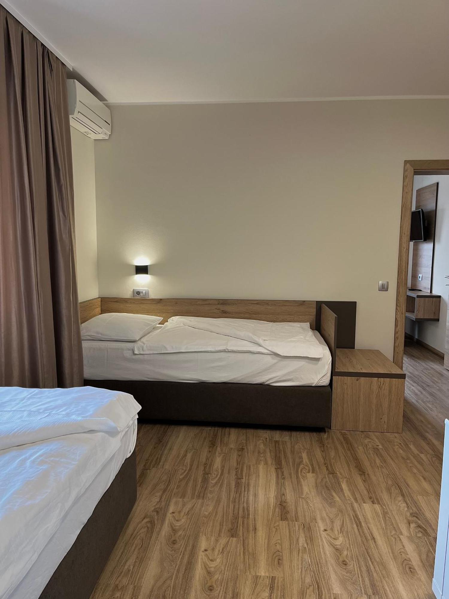 Hotel Roskar Птуй Екстериор снимка